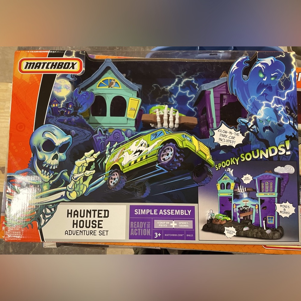 Rare, new inbox, matchbox hero city haunted house playset